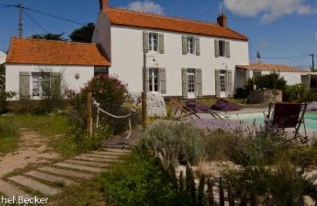 Residential flatHouse with character with a heated pool