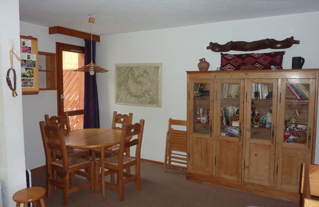 RESIDENTIAL BUILDING, SPACIOUS APARTMENT, 4/5pers.