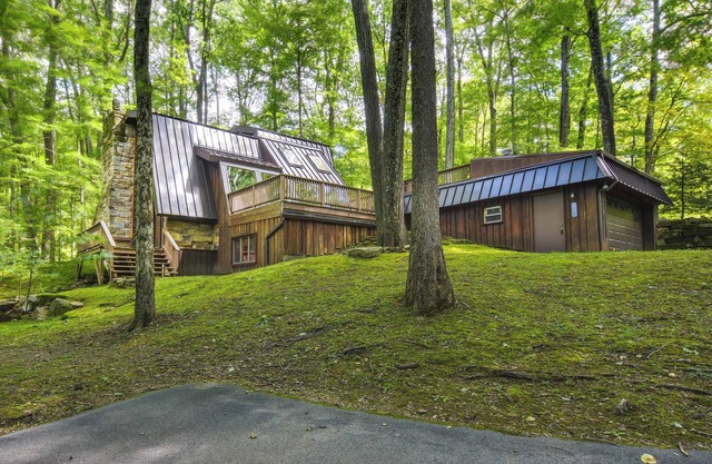 Resort Amenities: Family-Friendly DuBois Cabin