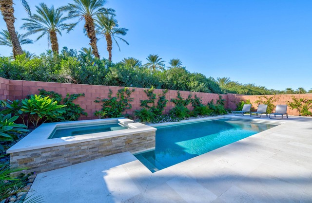 Resort Amenities with Private Pool, Spa & Pizza Oven