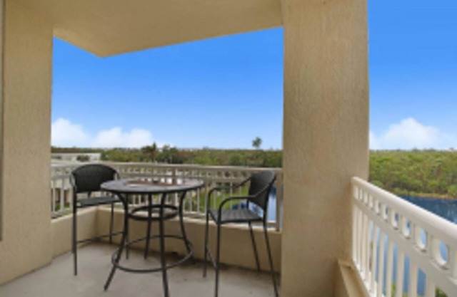 RESORT LIVING AT CASA COSTA-OVERLOOKING LAGOON-CORNER UNIT-Walk to Beach!