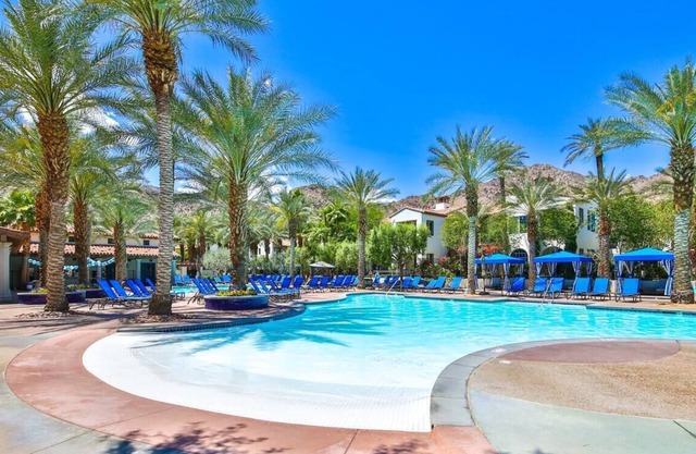 Resort Luxury Villa 12 pools, 11 hot tubs, balcony