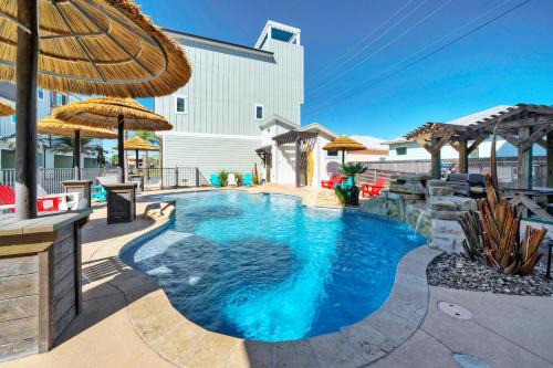 Resort Pool Walk to the Beach Island Views Little Beach House by AvantStay