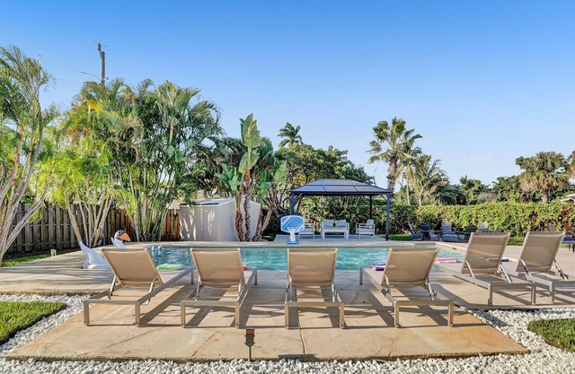 Resort Villa 6 BR | Heated Pool | Beach Volleyball | Game Room | Mini Golf