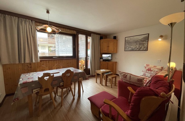 Resse - Apartment 3* village center, near ski slope for 6 people