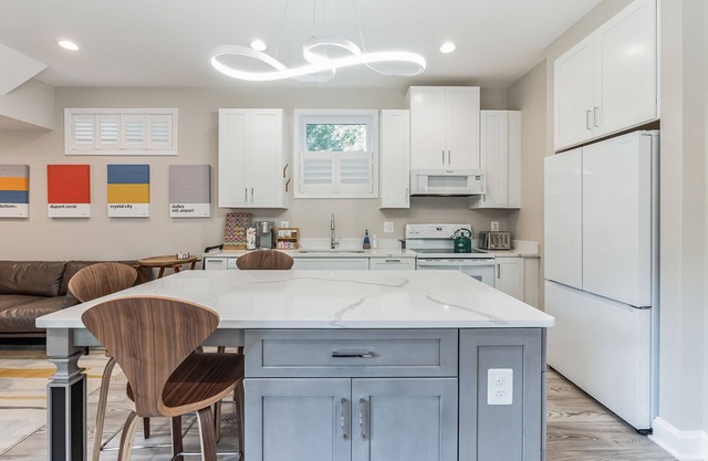 Reston Tiny House – Pristine 1BR, King Bed, Hot Tub, Close to IAD, Tysons & DC.