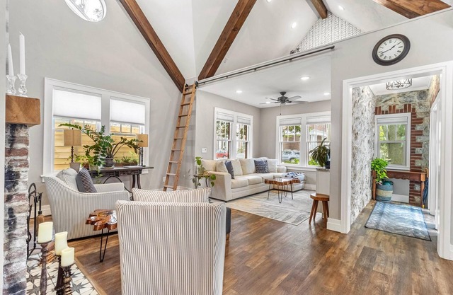 Restored Historic Home Adjacent to UF