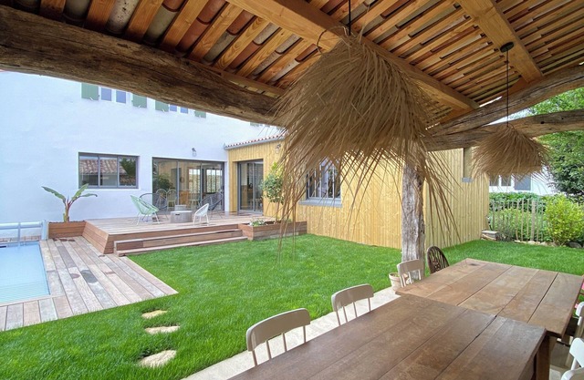 Retaise house, swimming pool, near beach and village center