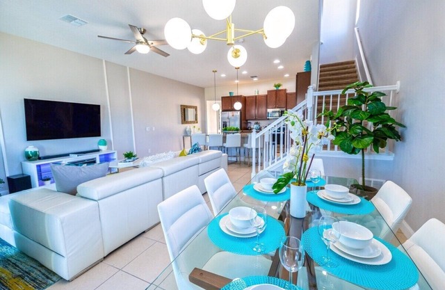 Retreat 5 Bed Townhouse screened Private Pool