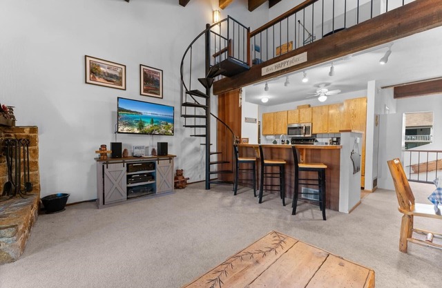 Retreat Close to Northstar Resort, 2 Decks, Streaming TV & Movie Collection