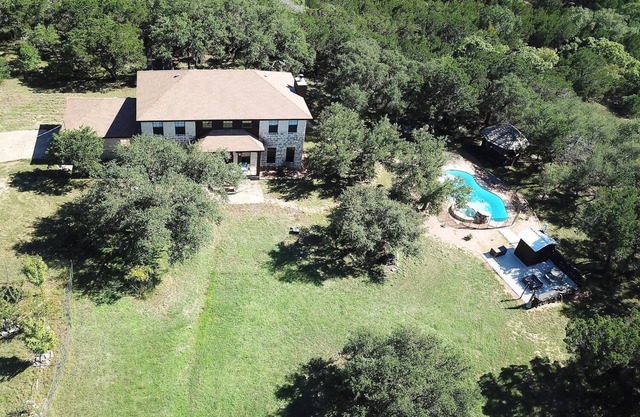 RETREAT NEXT TO FLAT CREEK WINERY, Pool,Billiard Table,Outdoor Kitchen, Fire Pit