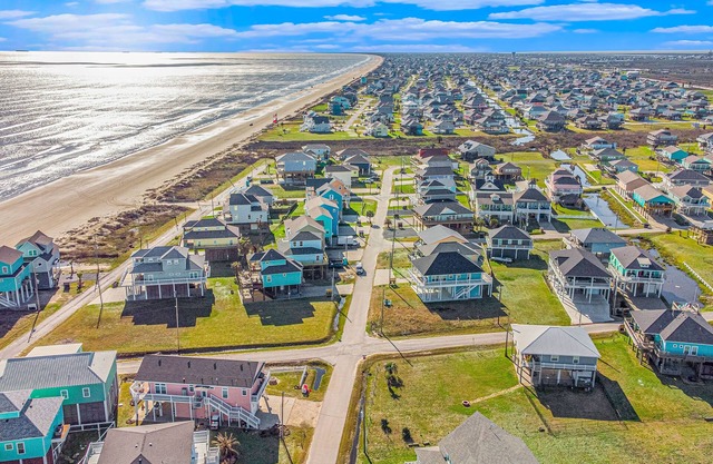 Retreat | Steps to Beach | Large Deck | Family Fun