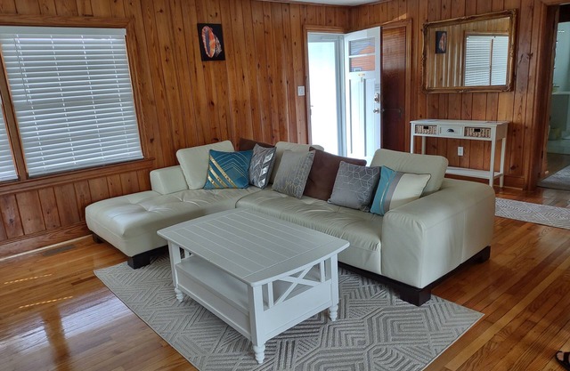 Retro beach cottage w/modern touch - in the heart of Carolina Beach