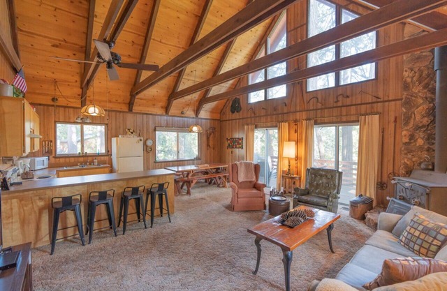 Retro Chalet w/central heat!