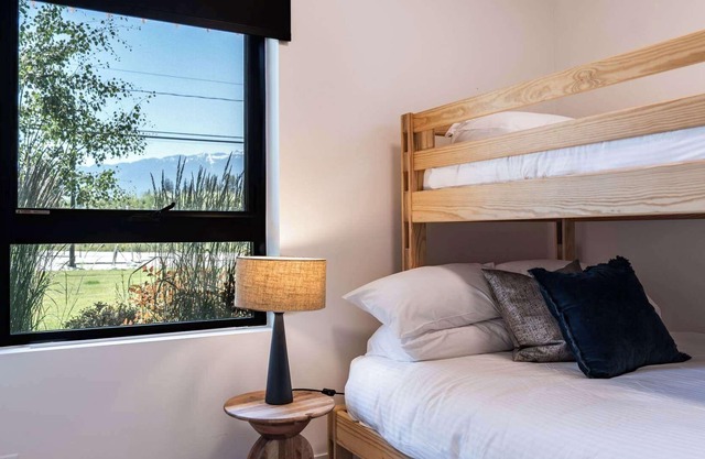 Revelstoke - Rustic Retreat