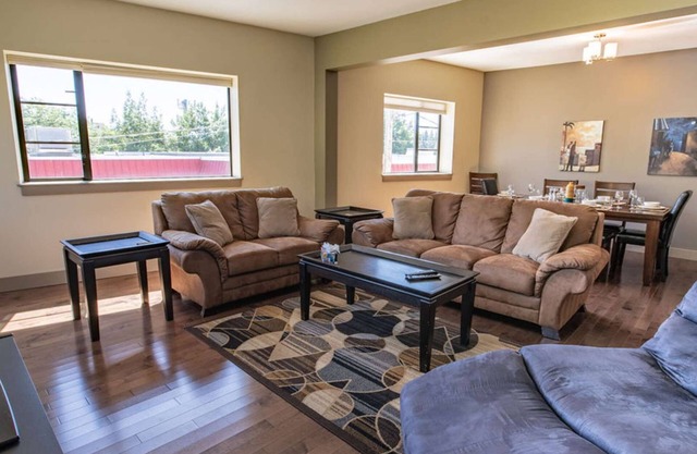 Revelstoke - Selkirk Snug