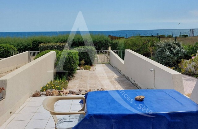 Rez de jardin vue mer avec parking