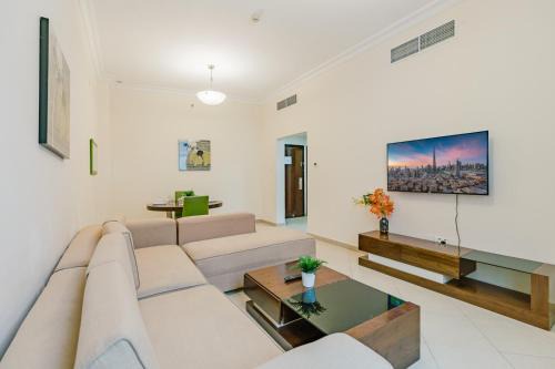 RH - Spacious & Bright 01BR, Walk away to mall of Emirates