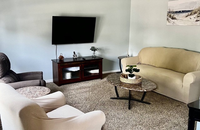 Rhain Rentals 2 Bed in St. Joe