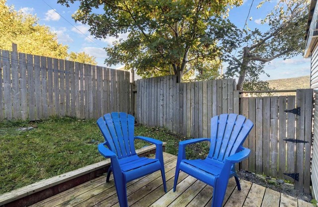 Rhoda's Place - 2 Bedroom Apt w/Private Backyard