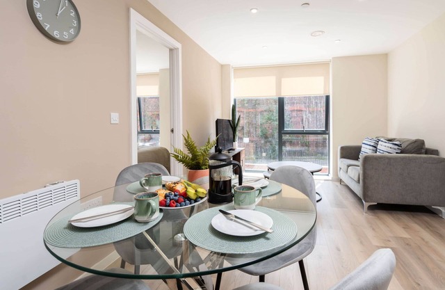 Richmond Row 2 Bed Apartment | Secure Parking & EV