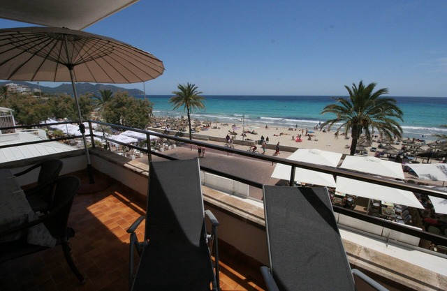 RIGO 2-A(right, 2 bedrooms): Directly on the beach, frontal sea view