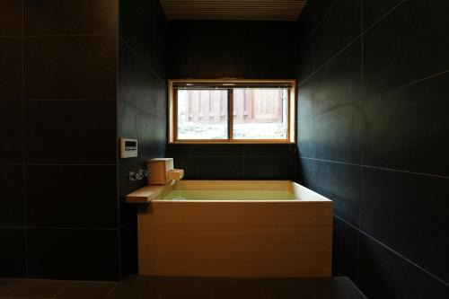 Rikka Soyuji Hinoki Woodbath 2 bedrooms Kitchen Free parking