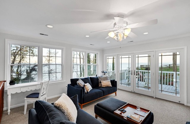 Rising Sun Cottage 3 bedroom 3 bathroom W/Beach Views!