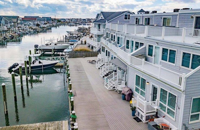 RIV100-2 | Waterfront 3BR 3BA w/sun deck Ocean view, parking, sleeps 8