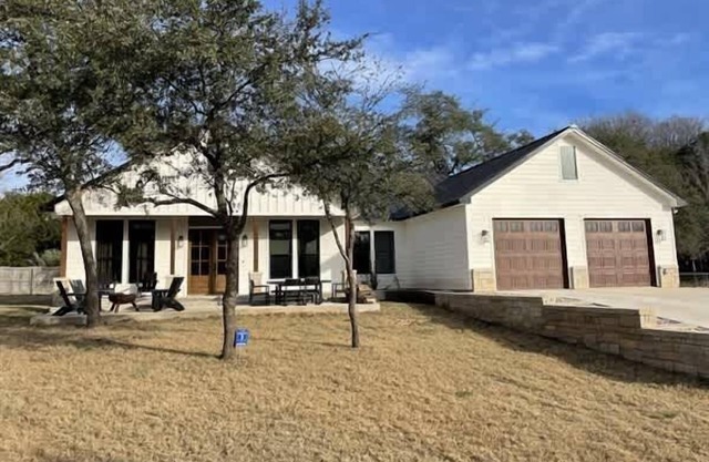 River Access | Firepit | Pet Friendly | Sleeps 8