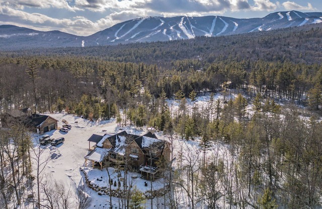 River access/Golf 2 miles/hiking/skiing/hot tub/sauna