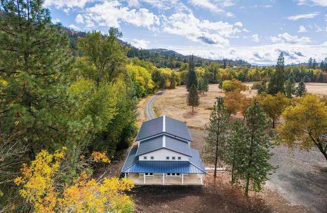 River Bend Cottage 1-bedroom Barndominium with Wildlife Abounding