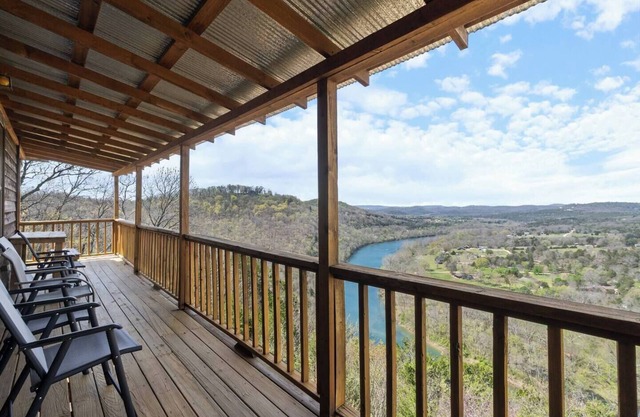 River Cabin, Hot Tub, Sleeps 6!