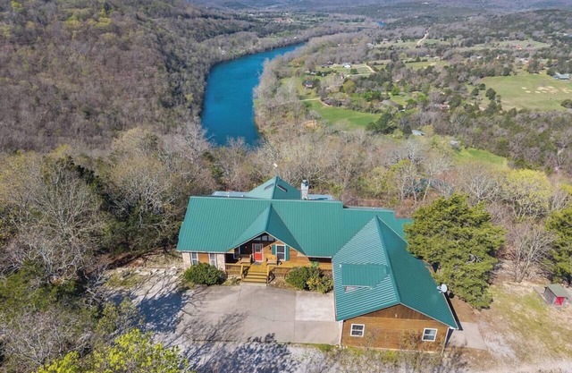 River Cabin, Hot Tub, Sleeps 10!
