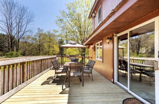River front 7-Bedroom Secluded home on 6 acre!