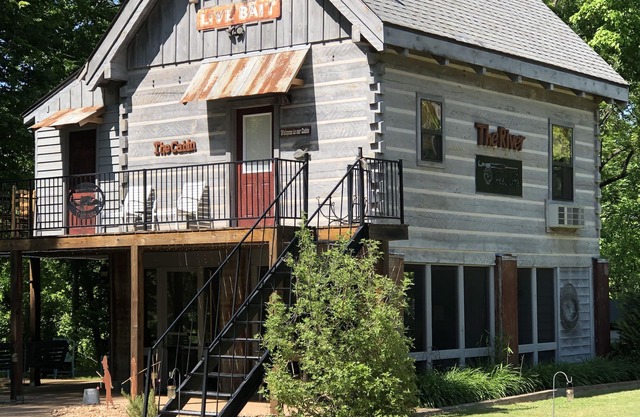 River Front Relaxing Log Cabin Unwind-Refresh-Enjoy - Great View!