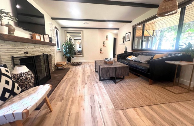 River House Greenbelt Getaway: Walk to the Boise River Greenbelt. Cozy & Quiet.