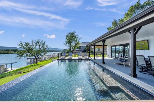 River Oaks Luxury Lakeshore Concierge Services Available
