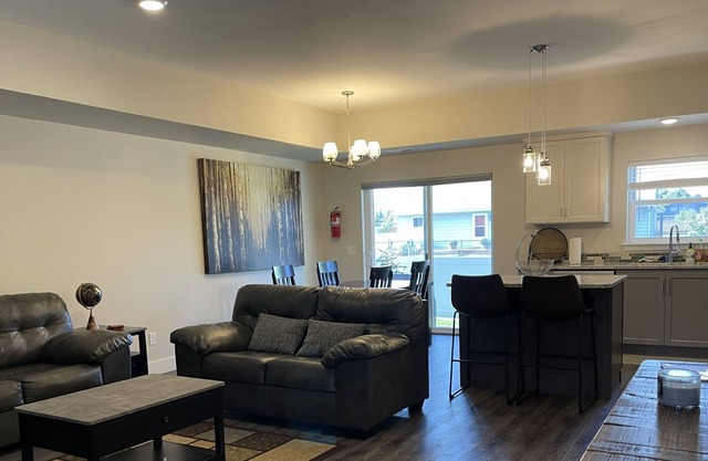 River Park Town House, Unit 103