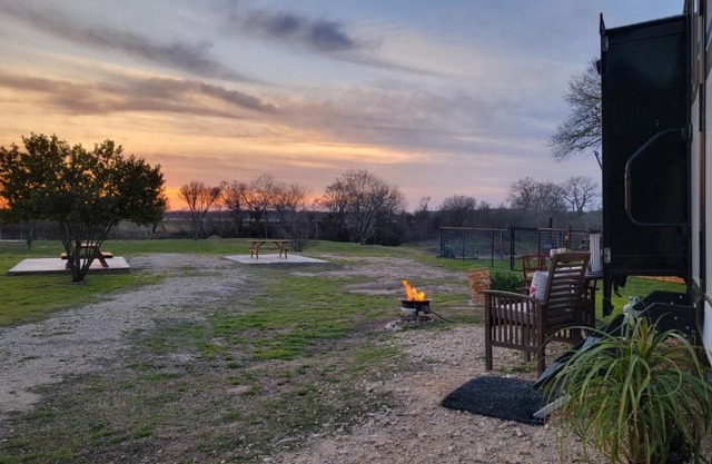 River RV, Romance Glamping Pup Paradise Riverside