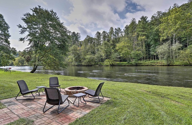 'River's Edge' - Ultimate Riverfront Getaway