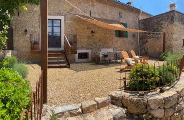 River side farmhouse with olive grove in a small hamlet close to Lorgues