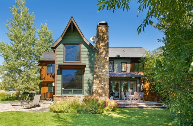 River Valley Retreat | Luxe Home for 30+ Nights