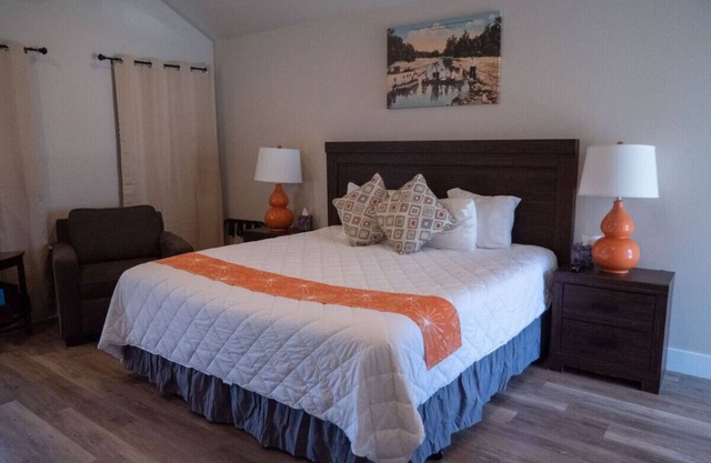 River View Deluxe King Cabin near Downtown #21
