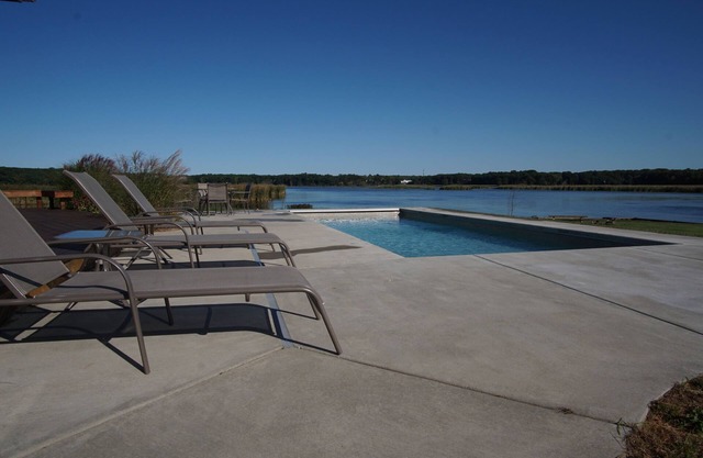 Riverdance, Hot Tub Open! Heated Pvt Pool open 5/9 to 10/6/25.