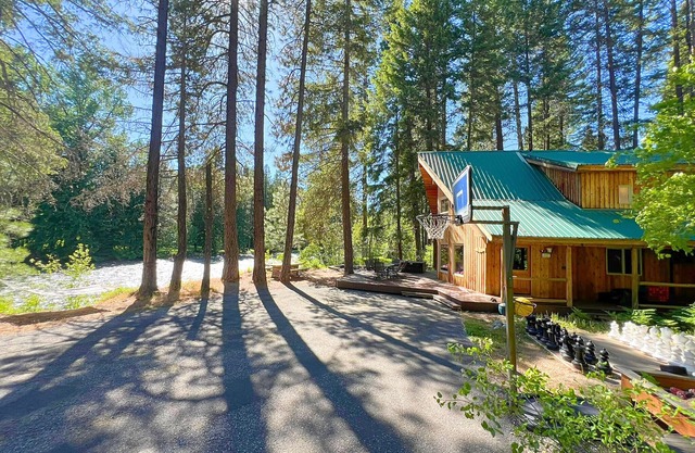 Riverfront Cabin w/Hot Tub & Large Deck ft Away from the River!