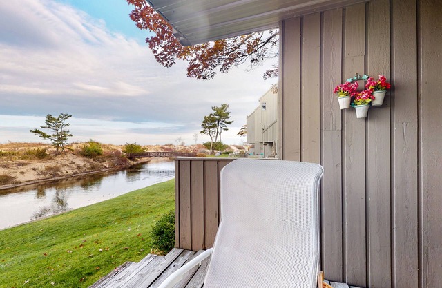 Riverfront condo with beach access, fireplace, washer/dryer & cable