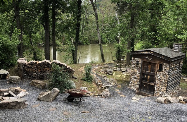 Riverfront - Happy Peach on the Shenandoah