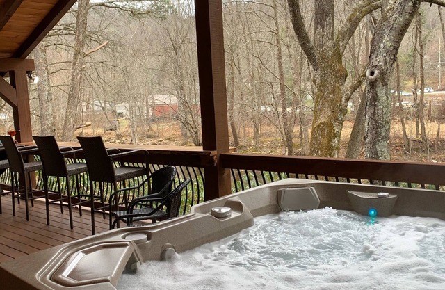 Riverfront, Hot tub, community pool, fully renovated with large covered deck!