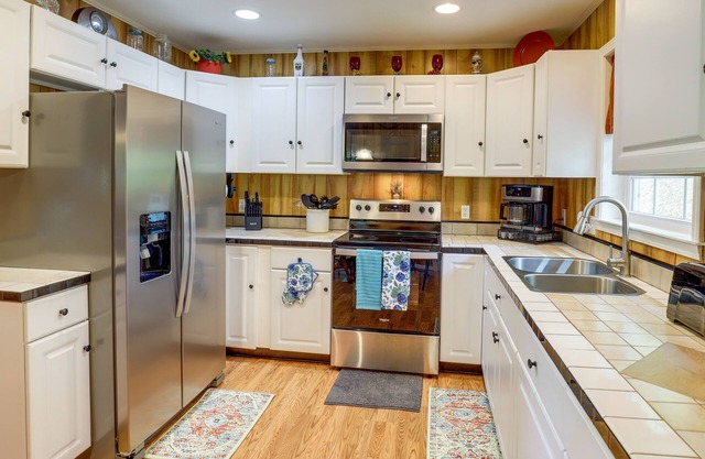 Riverfront North Carolina Abode w/ Deck & Fire Pit